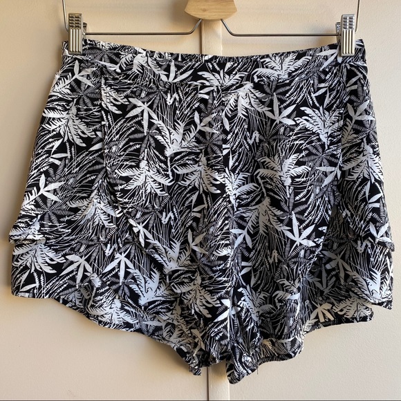 Lush Pants - LUSH Palm Tree Flutter Shorts
